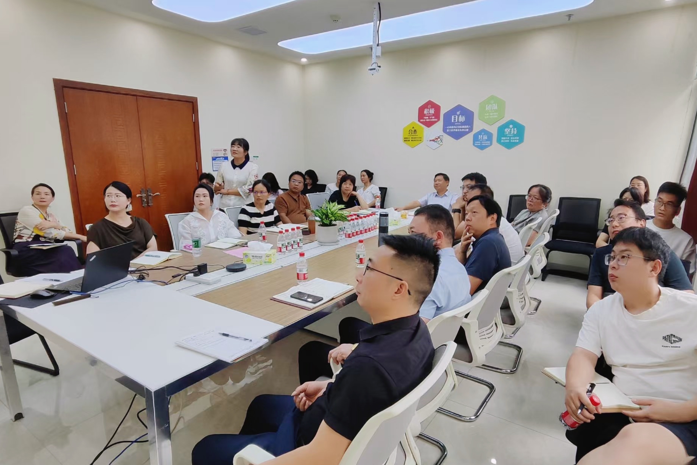 贏(yíng)戰(zhàn)市場(chǎng)新周期：海源海潤(rùn)集團(tuán)以戰(zhàn)略之基與營(yíng)銷(xiāo)之刃，破局前行！